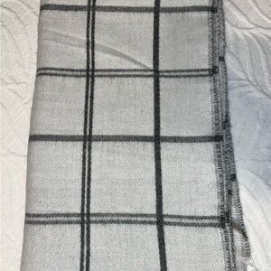 LOFT Plaid Reversible Scarf White & Gray Combo Wrap